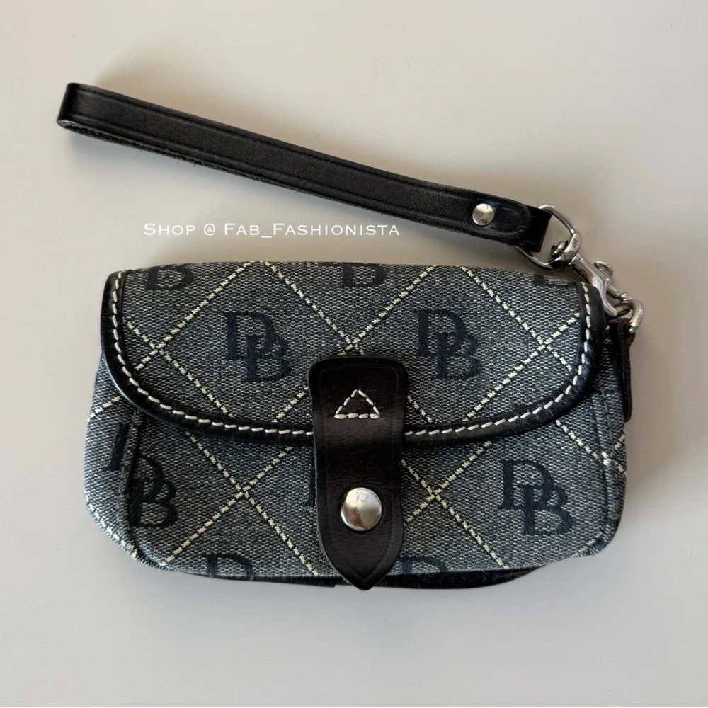 Dooney & Bourke Wristlet Vintage
